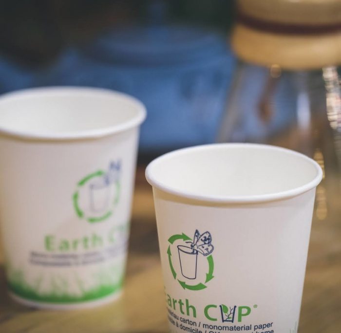 Coup double de l’Earth Cup® de Schisler, à la fois recyclable ou compostable à domicile